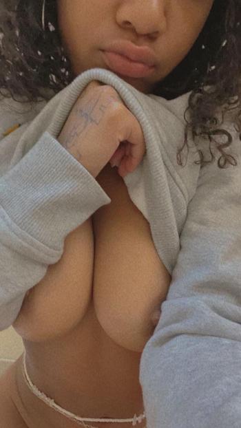 Legacy, 21  female escort, Dayton